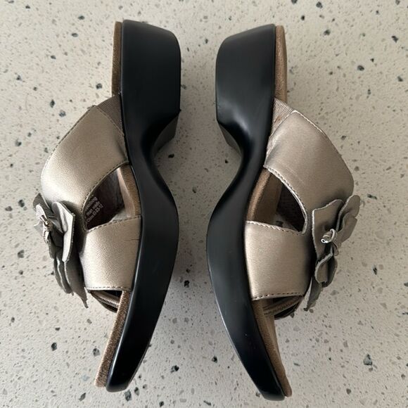 Dansko Women's Pewter Leather Flower Thong Open Toe Comfort Sandal slide Size 38 - Picture 10 of 14